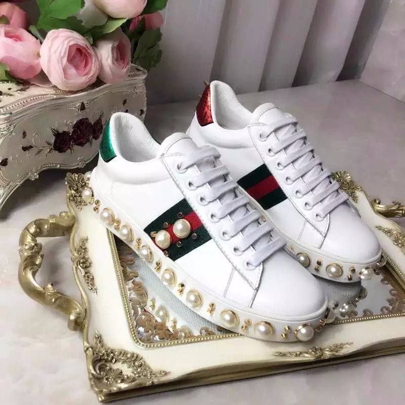 tenis gucci com pedras branco