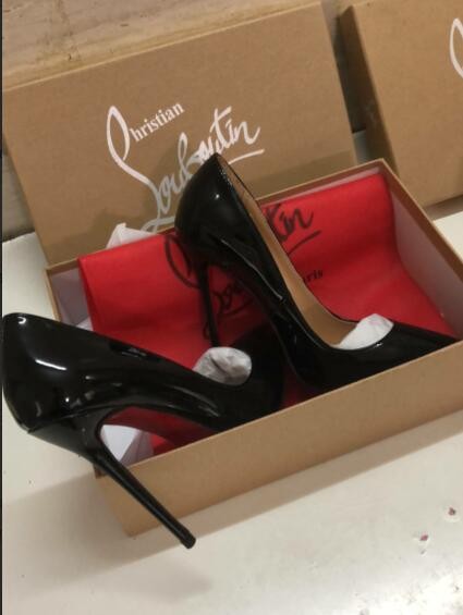 louboutin scarpin preto