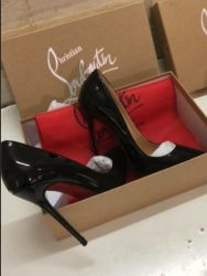 scarpin louboutin novo